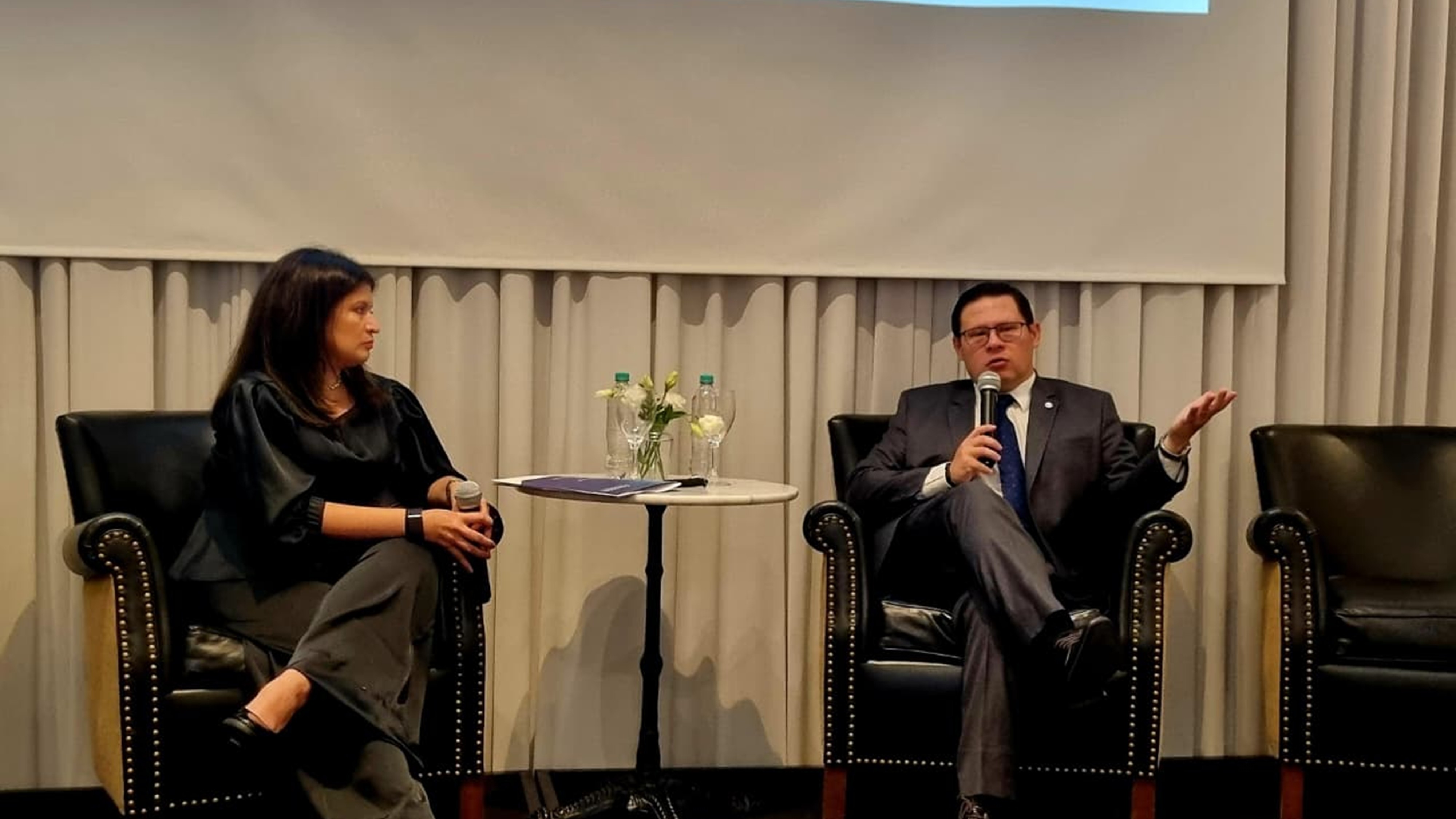 Director Nacional expone sobre incentivos fiscales para el desarrollo económico del país