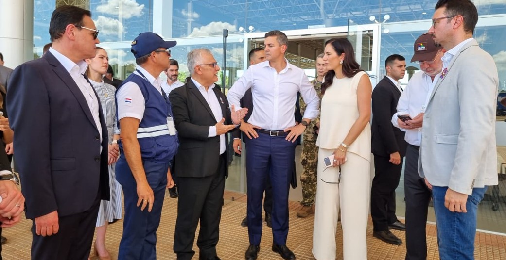 Autoridades nacionales acompañaron el acto oficial de inauguración del puente, durante la ceremonia protocolar