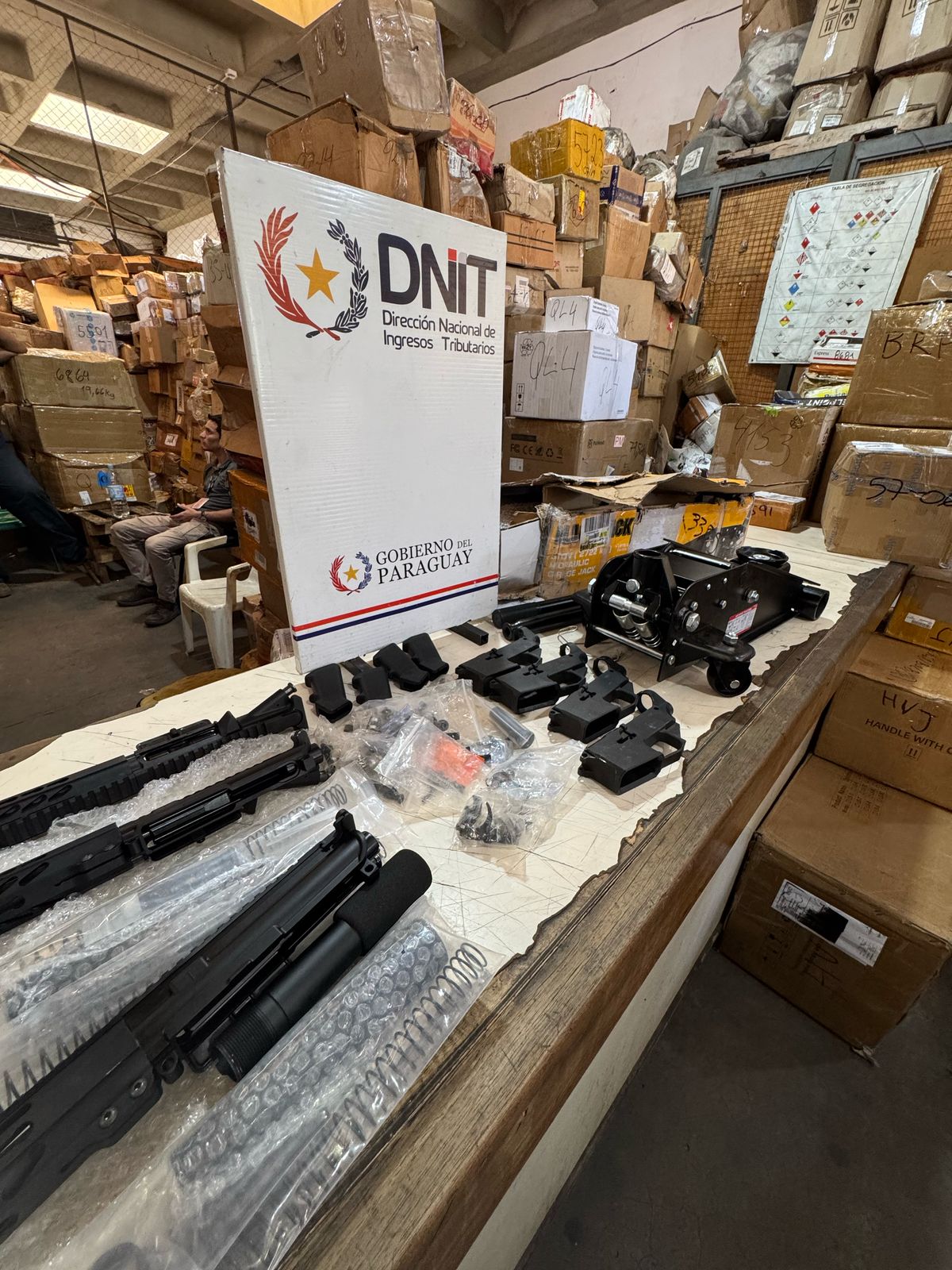 Detectan piezas de armas de fuego durante control de rutina en el aeropuerto